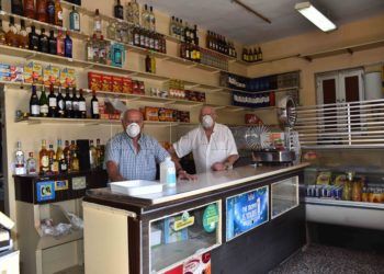 ultimo-estanco-barrio-almadraba-hermanos-berrocal-1