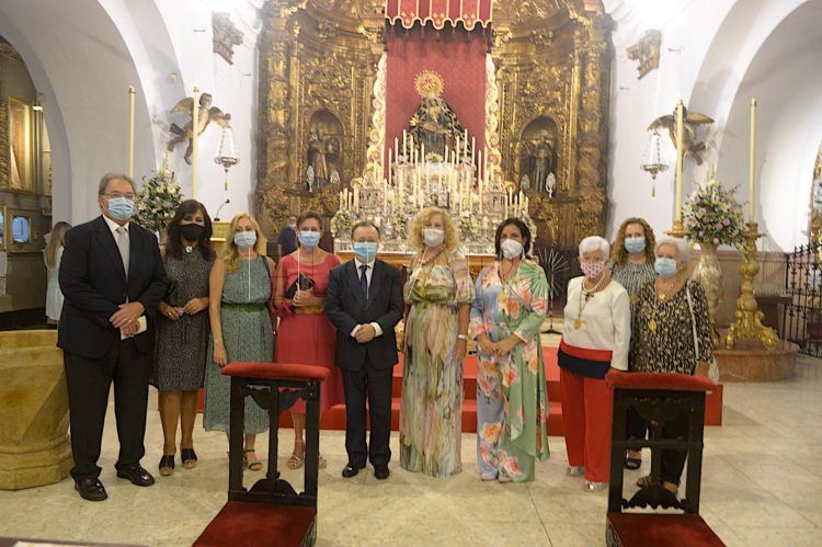 vivas-asiste-misa-honor-virgen-africa-1