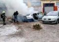 bomberos-coche-quemado-2
