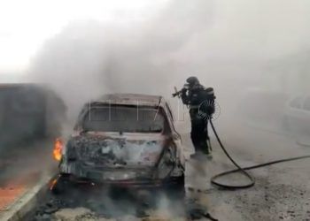 bomberos-incendio-vehiculo-recinto-sur-2