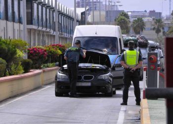 control-guardia-civil-puerto-vehiculos