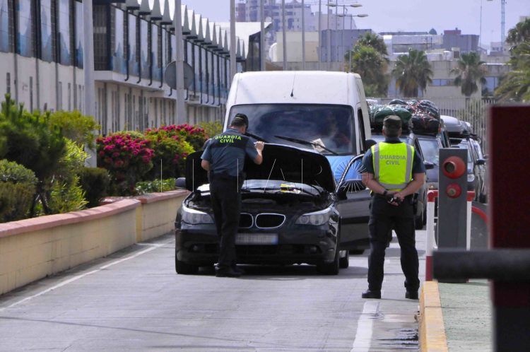 control-guardia-civil-puerto-vehiculos