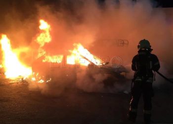 incendio-coche-rosales-petanca