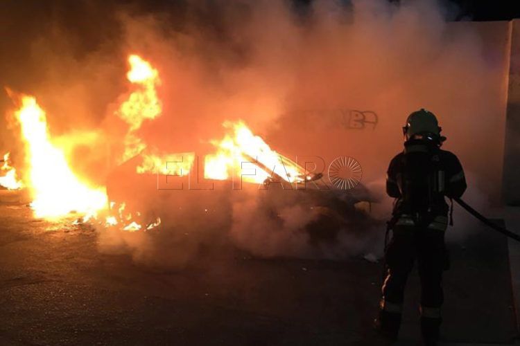 incendio-coche-rosales-petanca