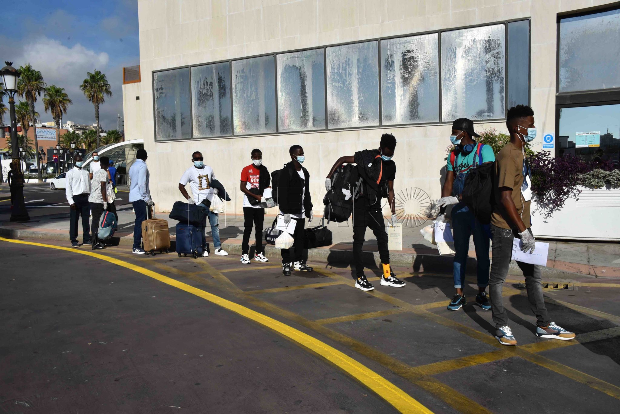 inmigrantes-ceti-salida-argelinos-subsaharianos-lgtb-puerto-1