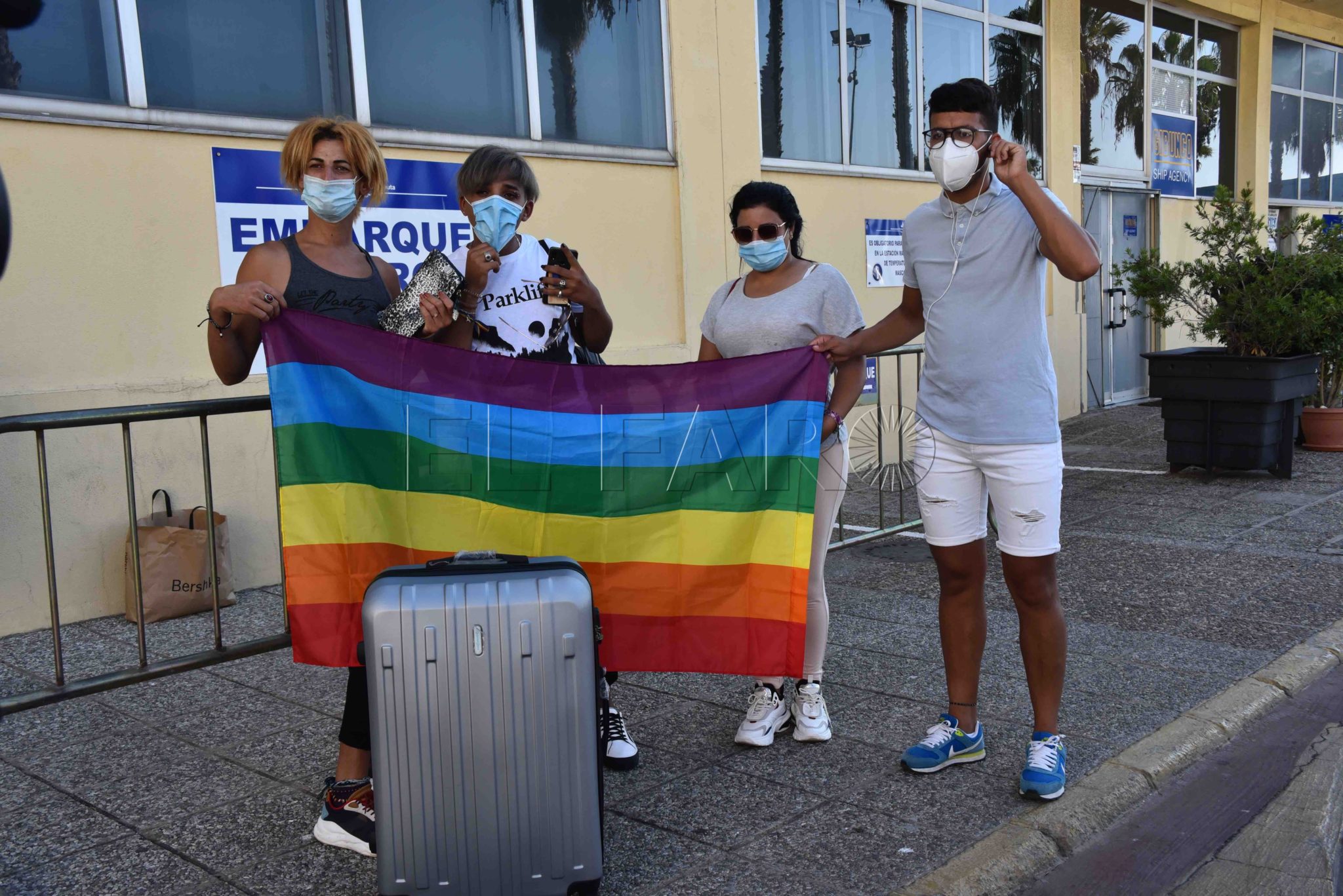 inmigrantes-ceti-salida-argelinos-subsaharianos-lgtb-puerto-2