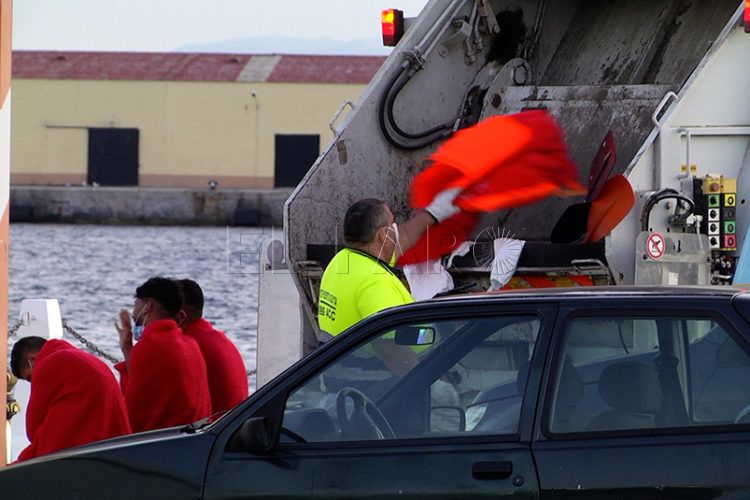 inmigrantes-muelle-españa-15