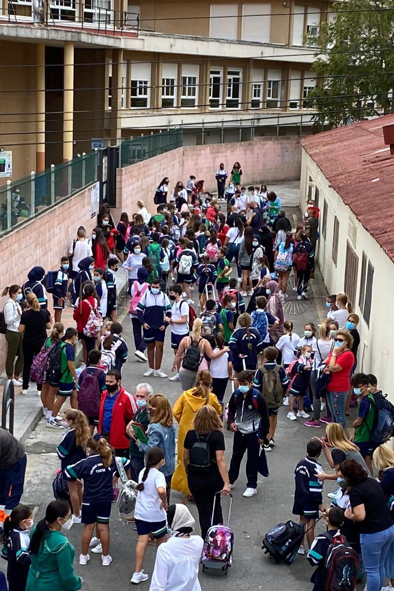 aglomeraciones-puerta-colegio