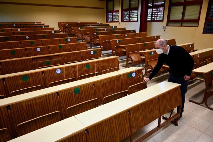 aula-asientos-separados-coronavirus
