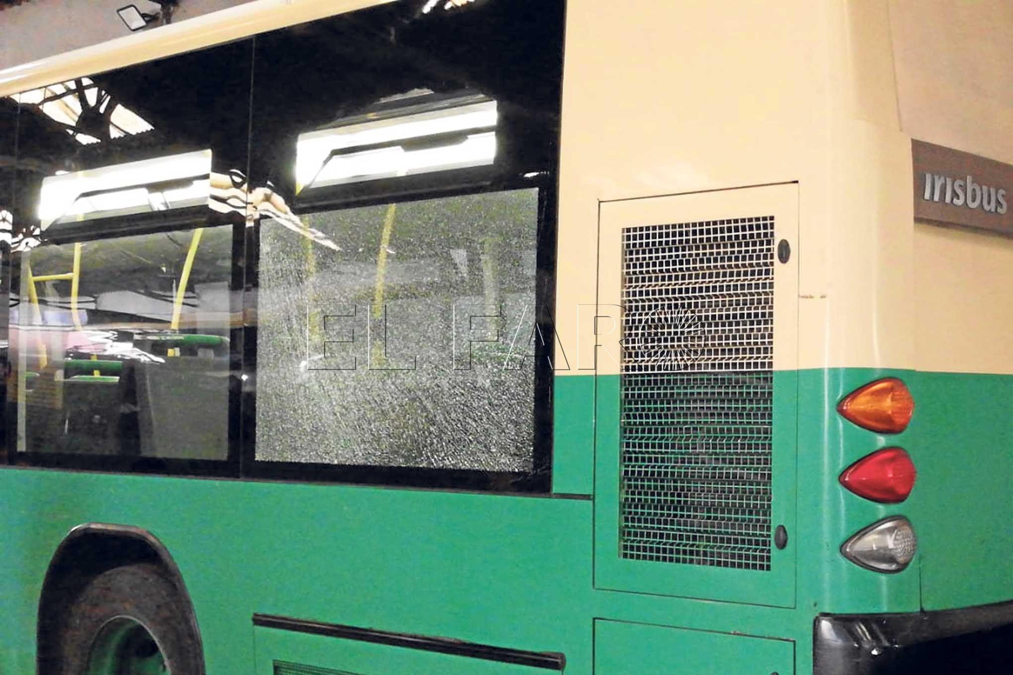 autobus-cristal-roto-apedreamiento