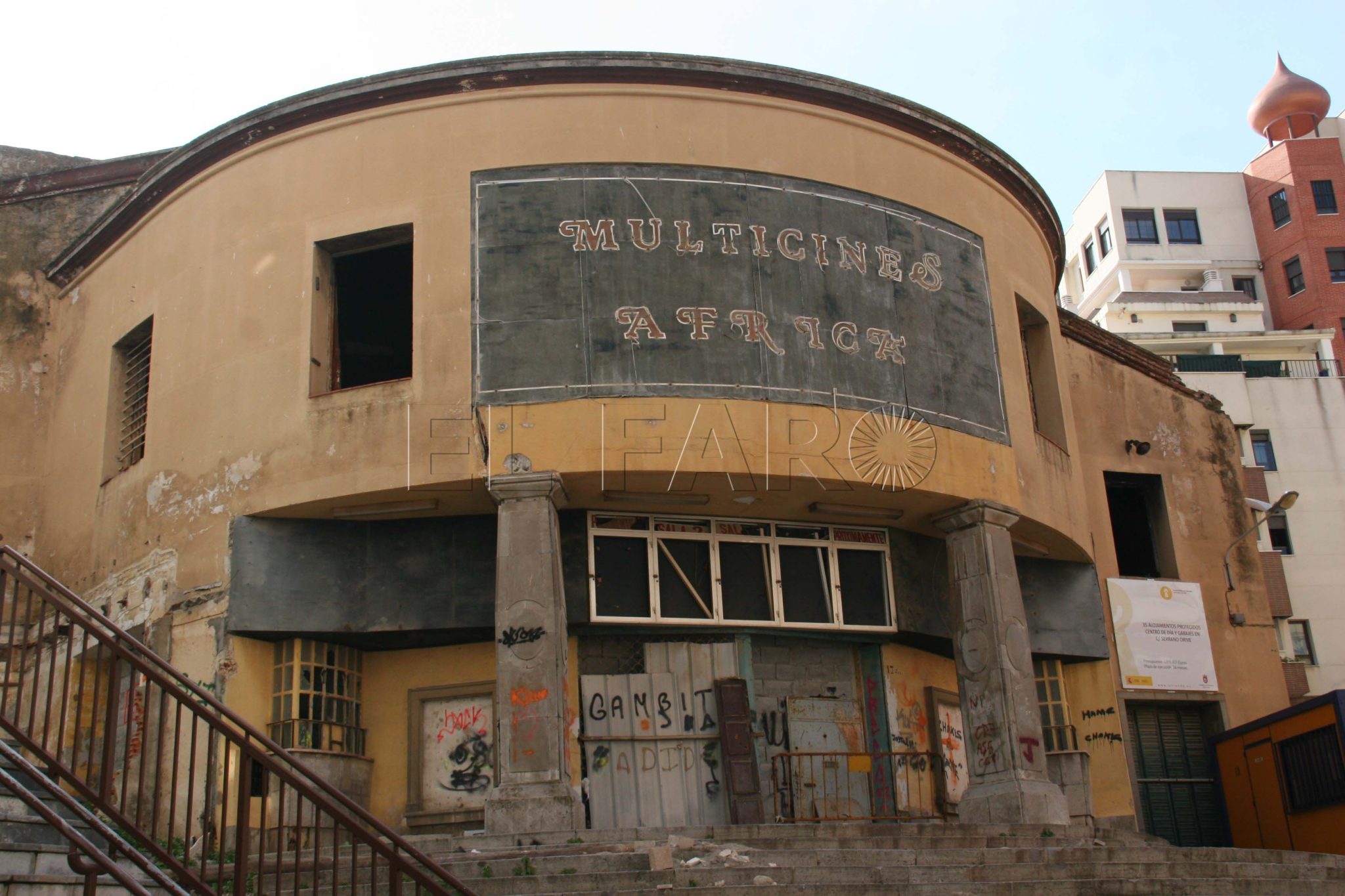 cine-africa-momento-demolicion-columnas