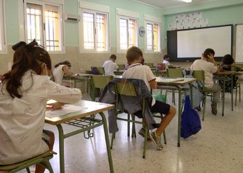 clase-niños-alumnos-mascarillas