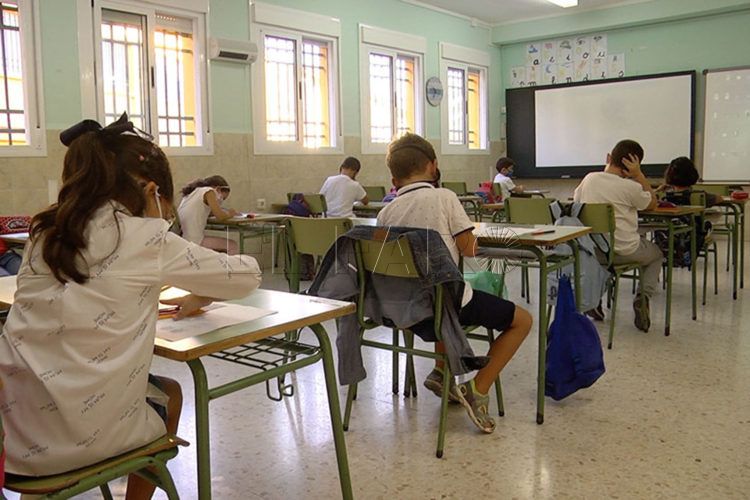 clase-niños-alumnos-mascarillas