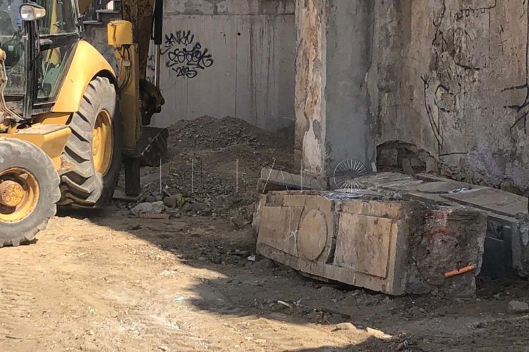 columnas-cine-africa-abandonadas-1