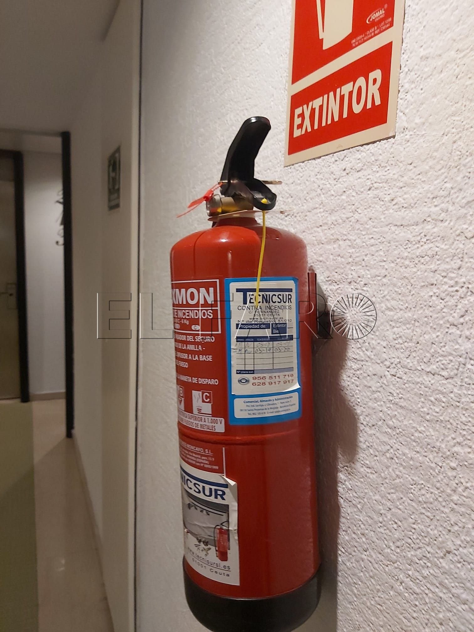 extintor-puerta-africa-hotel