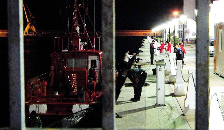 inmigrantes-muelle-españa-segunda-patera-6