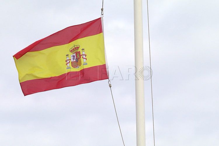 izado-bandera-fiesta-nacional-12