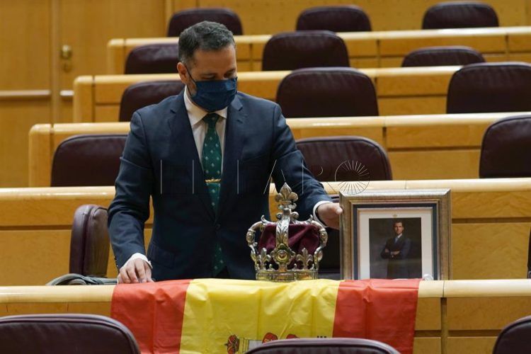 senador-arbona-bandera-corona-rey