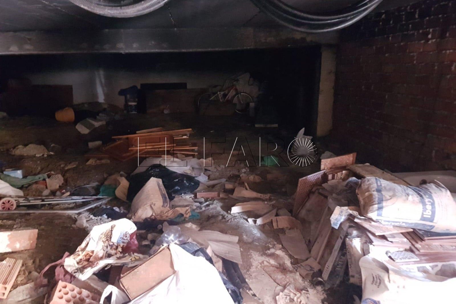 sotano-loma-colmenar-ilegal-bomberos- (2)