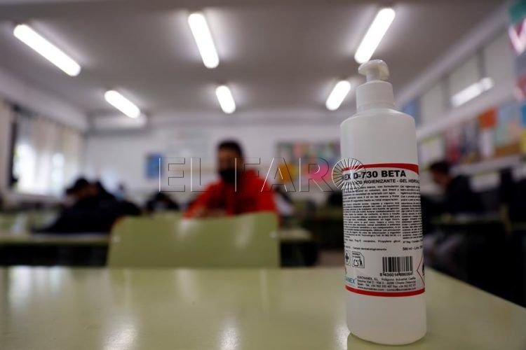 gel-hidroalcoholico-clase-educacion-colegio