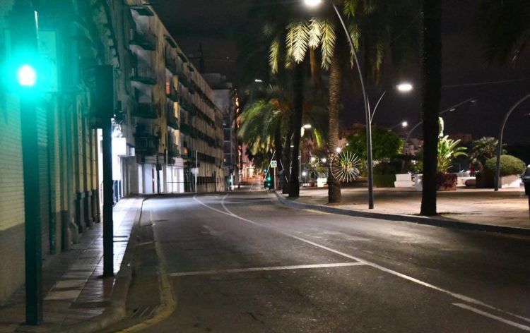 toque-queda-calles-vacias-centro-ceuta-noche