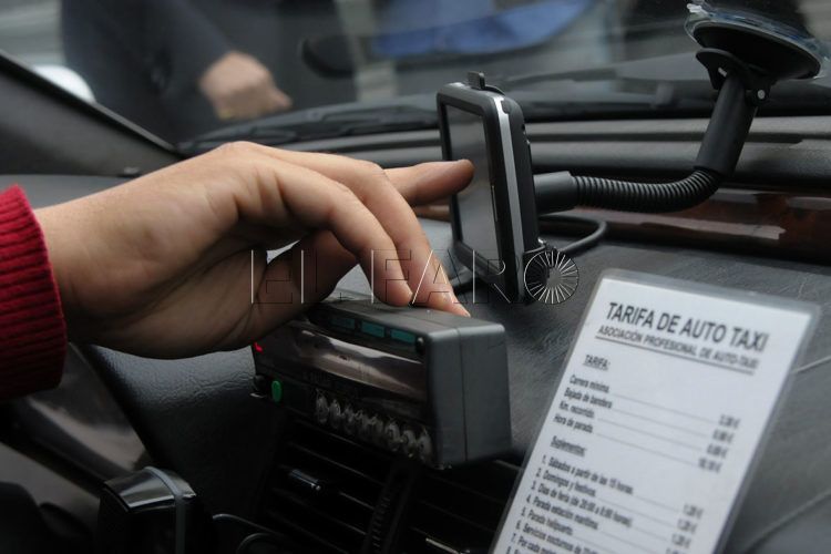 taximetro-conduccion-taxi