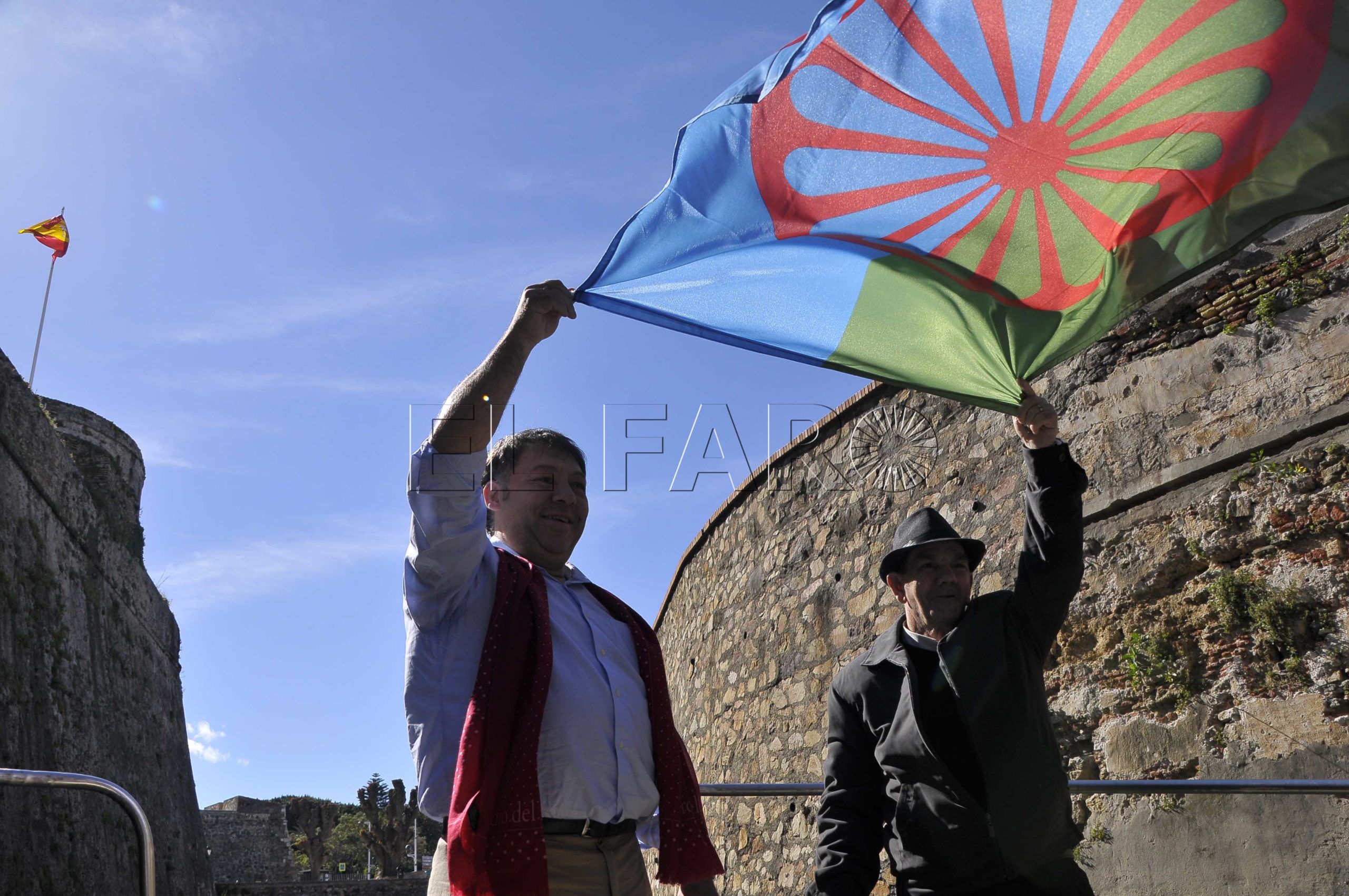 bandera-gitana-comunidad-murallas-reales
