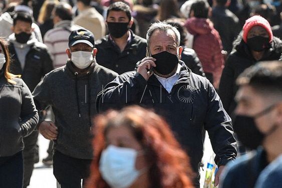 gente-anda-calle