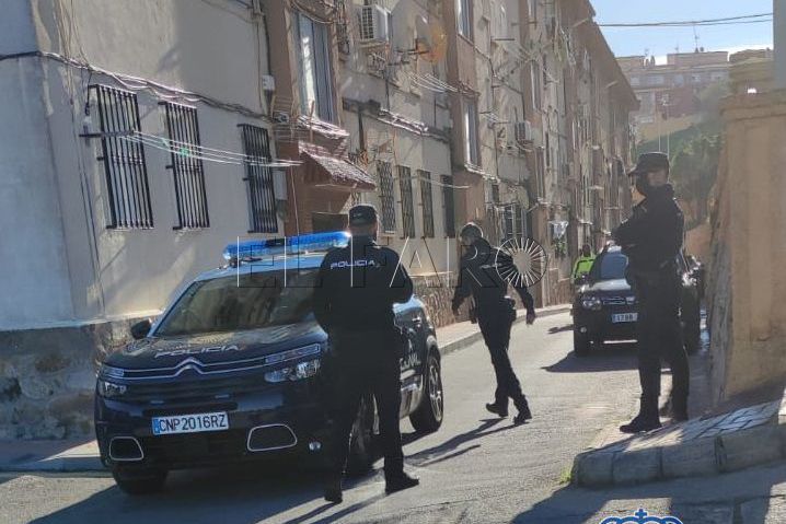policia-nacional-robo-fuerza-calle-pozo