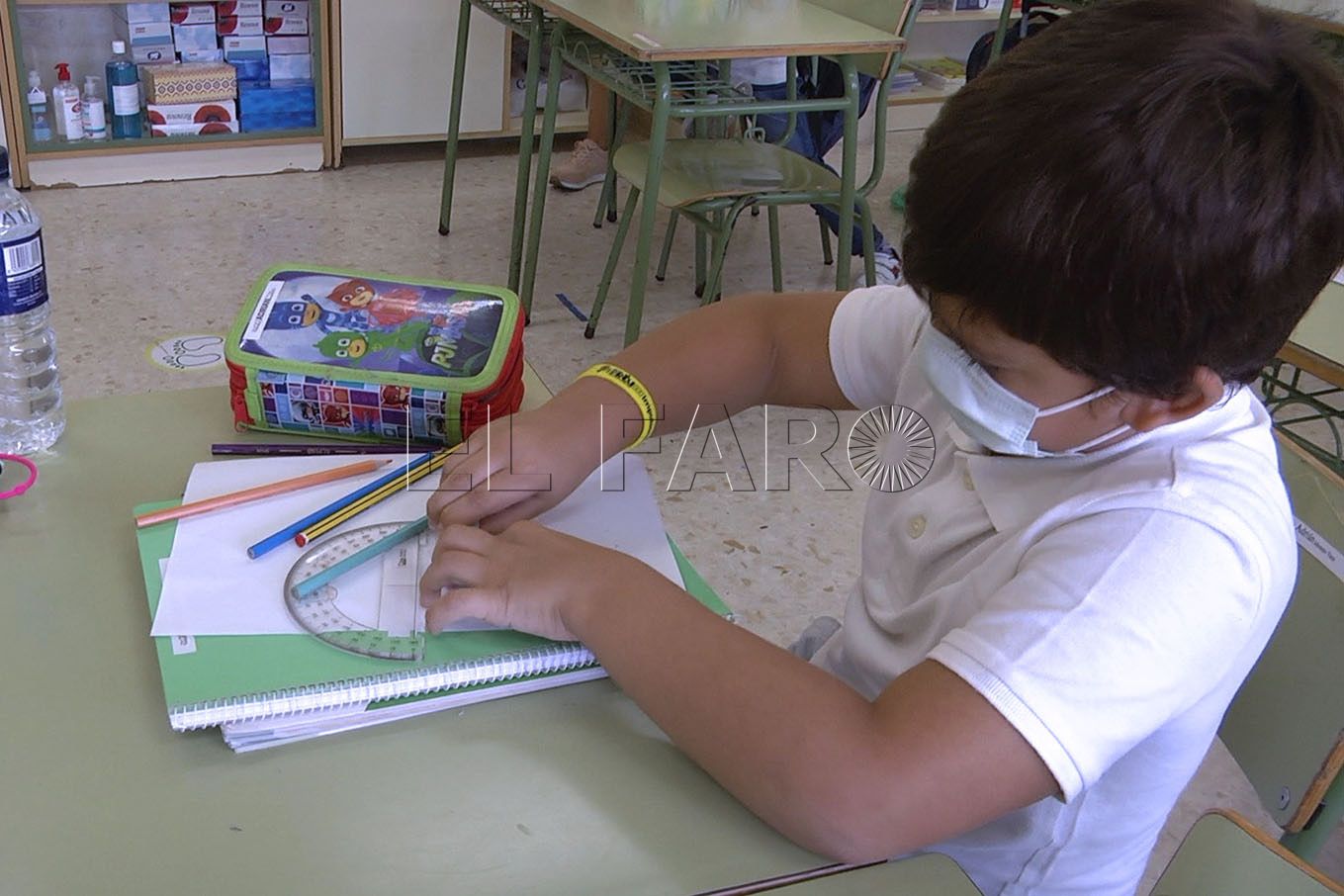 alumno-mascarilla-colegio-aula