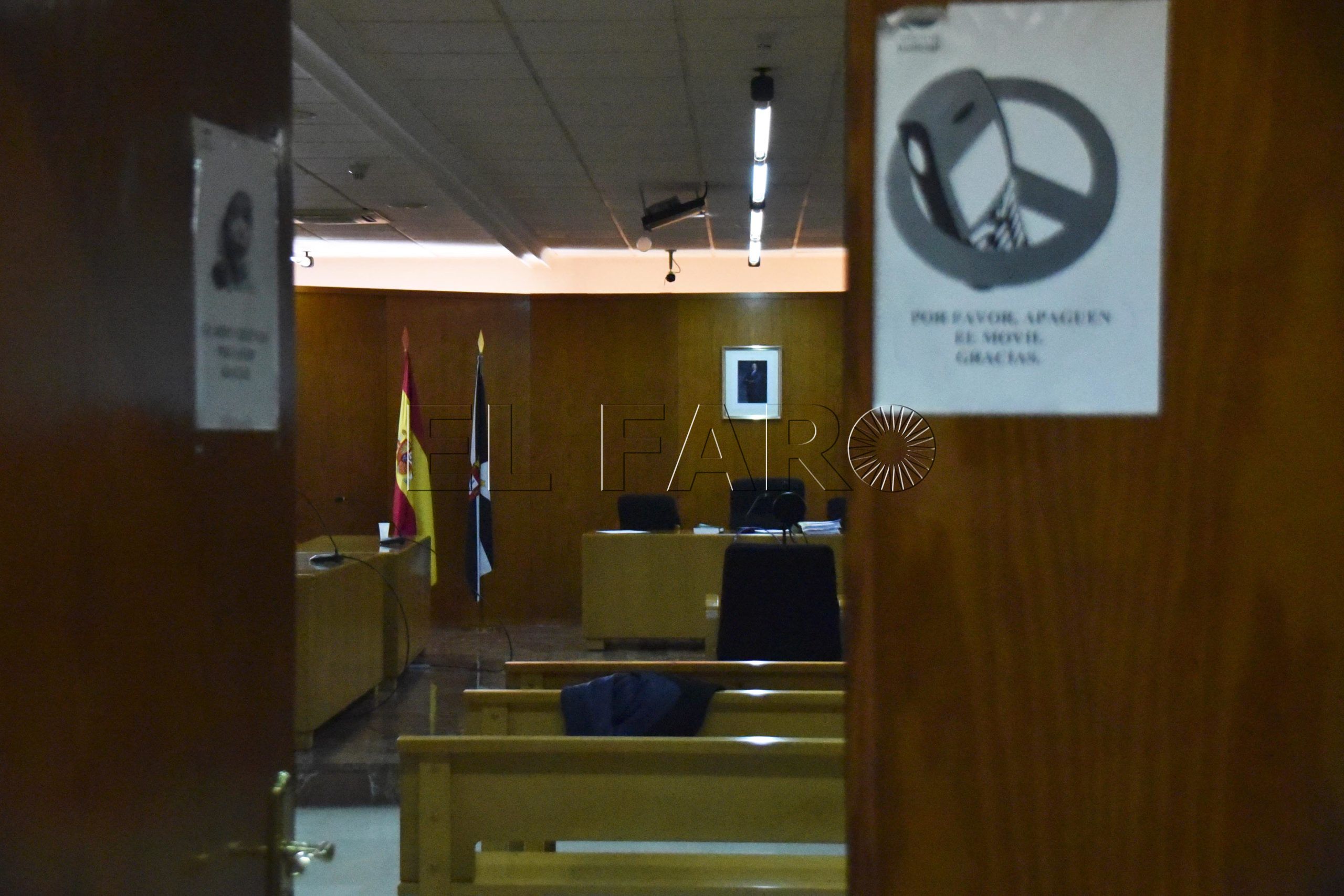 audiencia-provincial-puerta-entrada