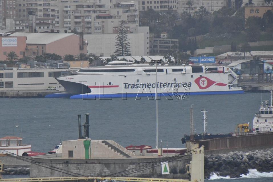 barco-trasmediterranea-puerto-temporal