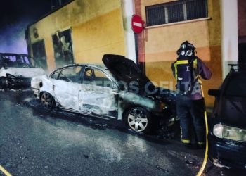 bomberos-coches-vehiculos-quemados-alfonso-murube