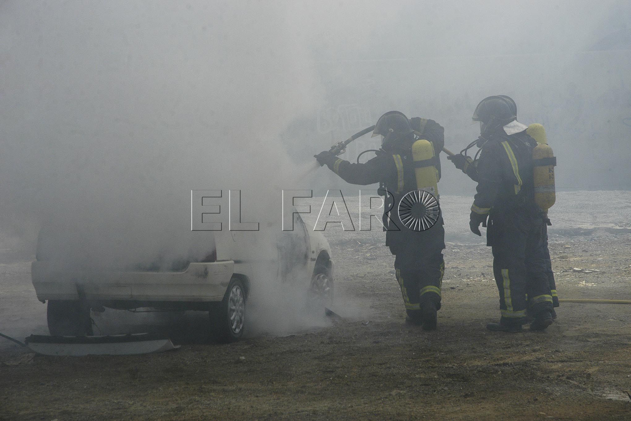 bomberos-incendio-coche