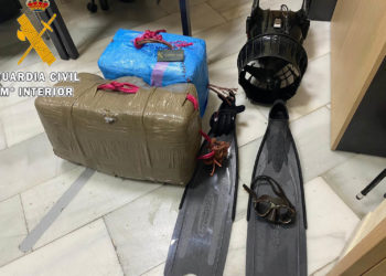 detenidos-colando-droga-motores-aletas-guardia-civil-1
