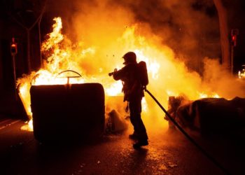 disturbios-barcelona-incendio