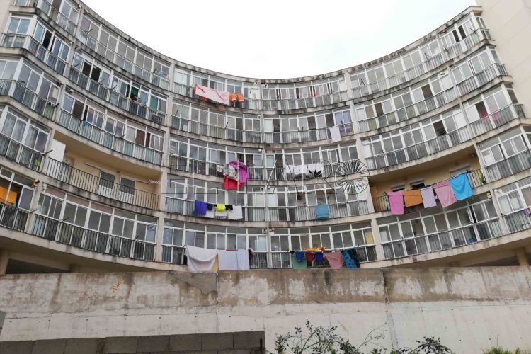 edificio-vivienda-antiguo-balcones