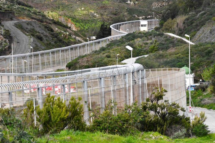 valla-ceuta-frontera-febrero-peines-invertidos-8