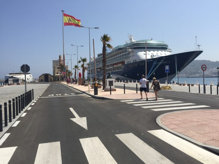 atraque-turistas-crucero-puerto