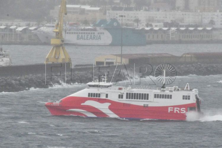 barco-frs-balearia-puerto-temporal