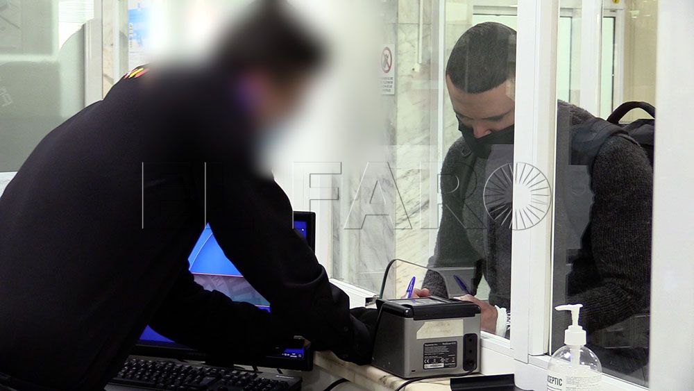 control-policia-salida-pasajeros-ceuta-13
