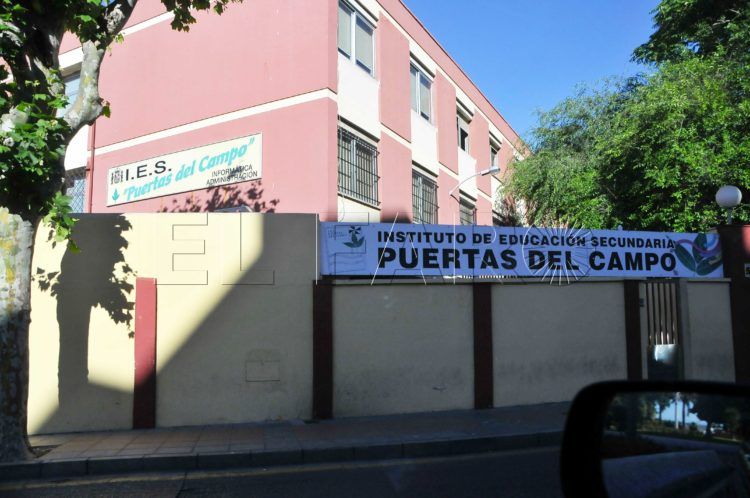 ies-puertas-campo-fachada