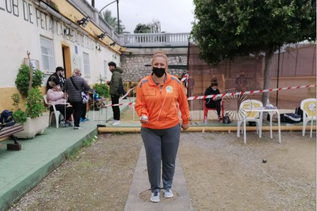 mujer-petanca