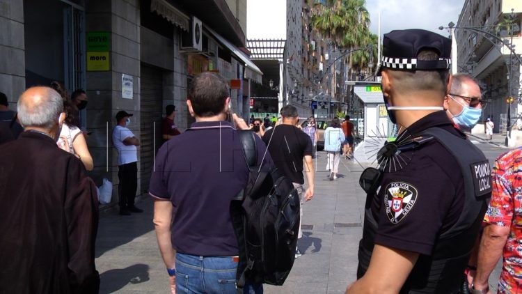 policia-mascarillas
