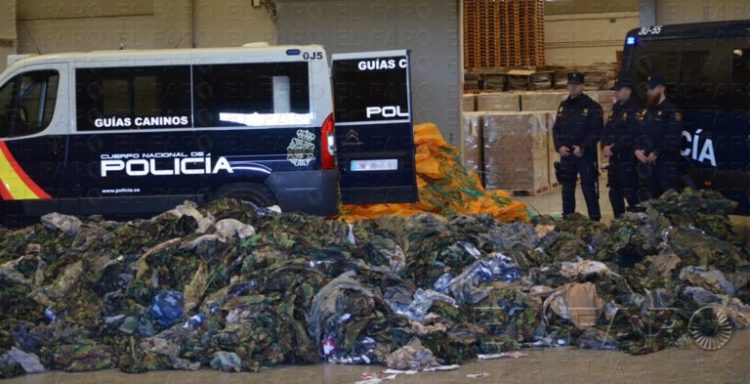 uniformes-guerra-preparados-daesh-policia-nacional