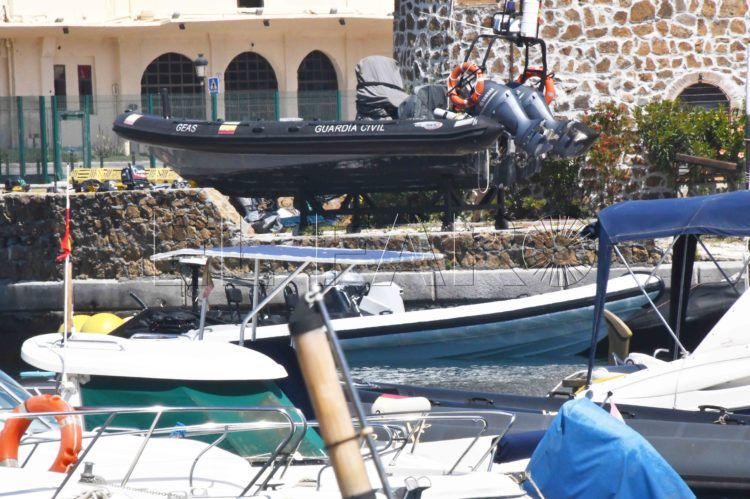embarcacion-guardia-civil-puerto-deportivo