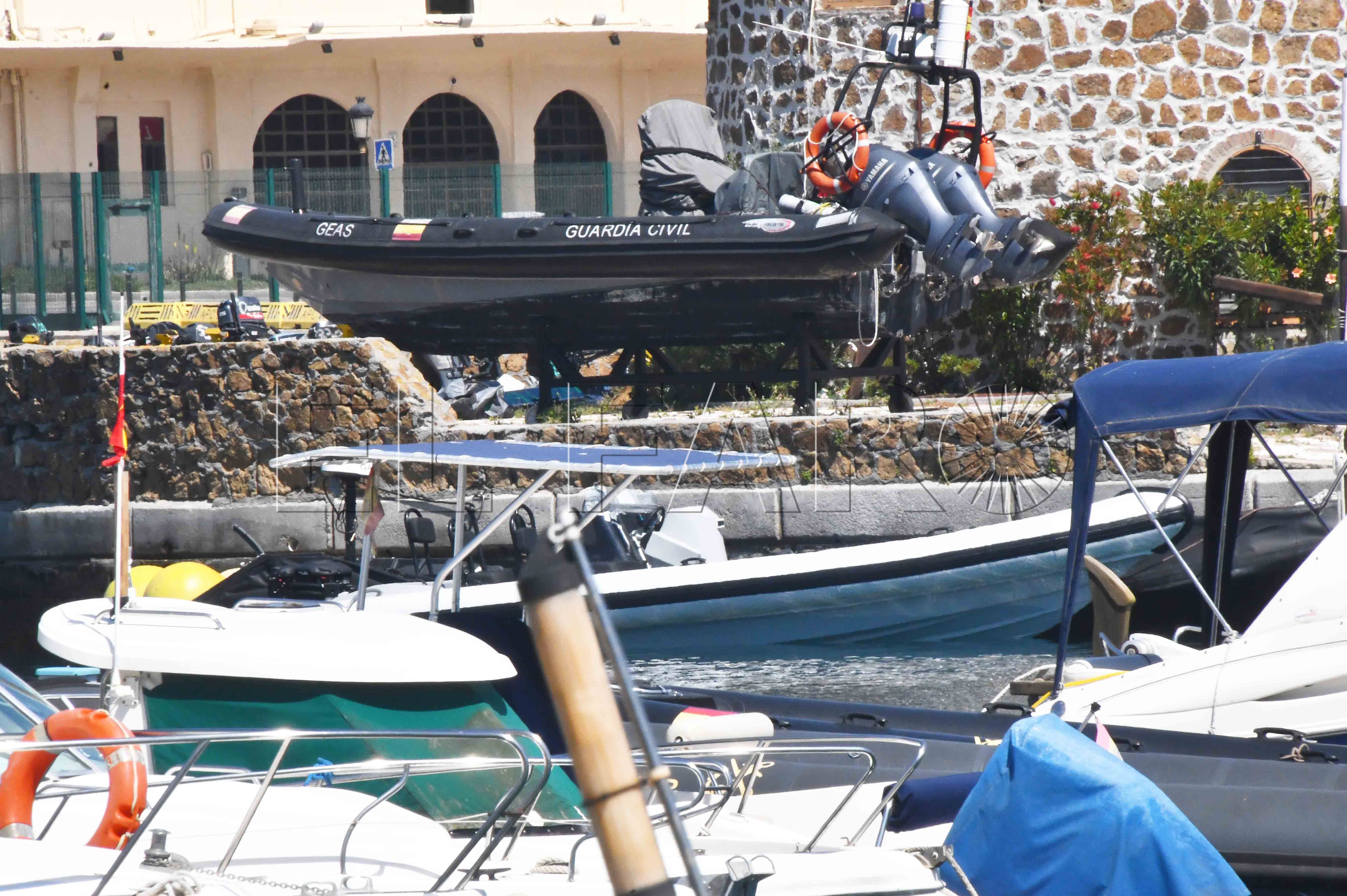 embarcacion-guardia-civil-puerto-deportivo