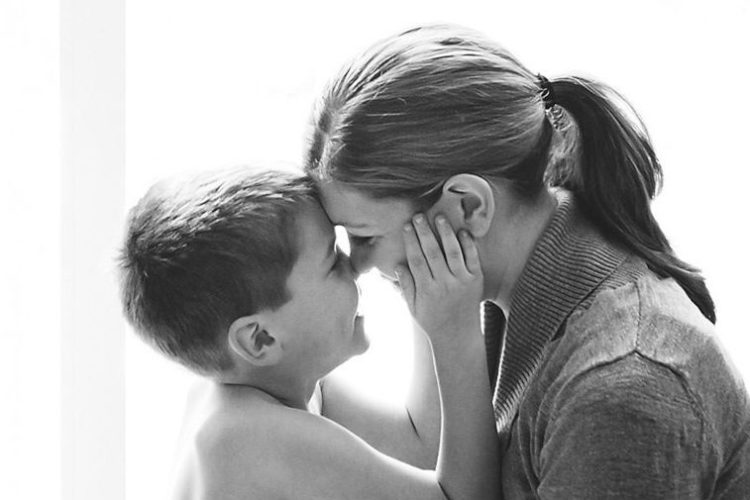 madre-hijo-abrazo