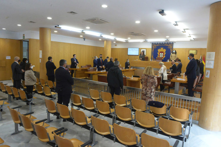 minuto-silencio-pleno-asamblea-debate