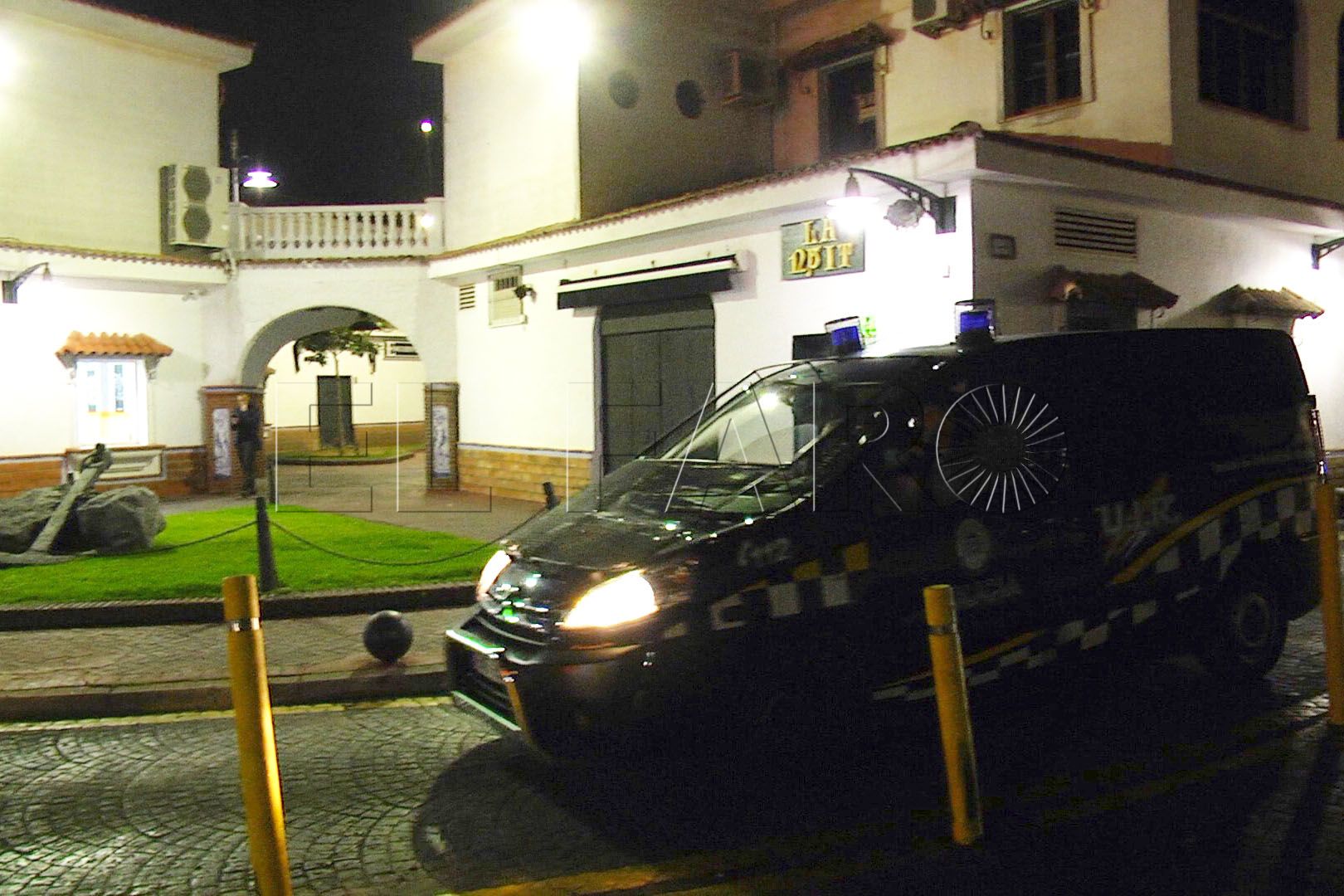UIR-vehiculo-policia-poblado-marinero